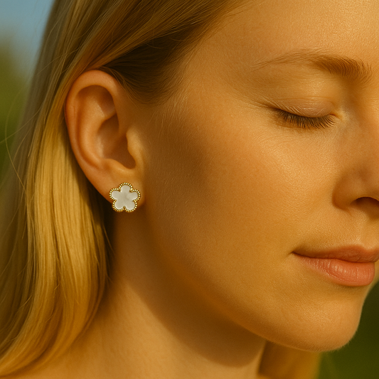 Boucles d’oreilles trèfle blanc